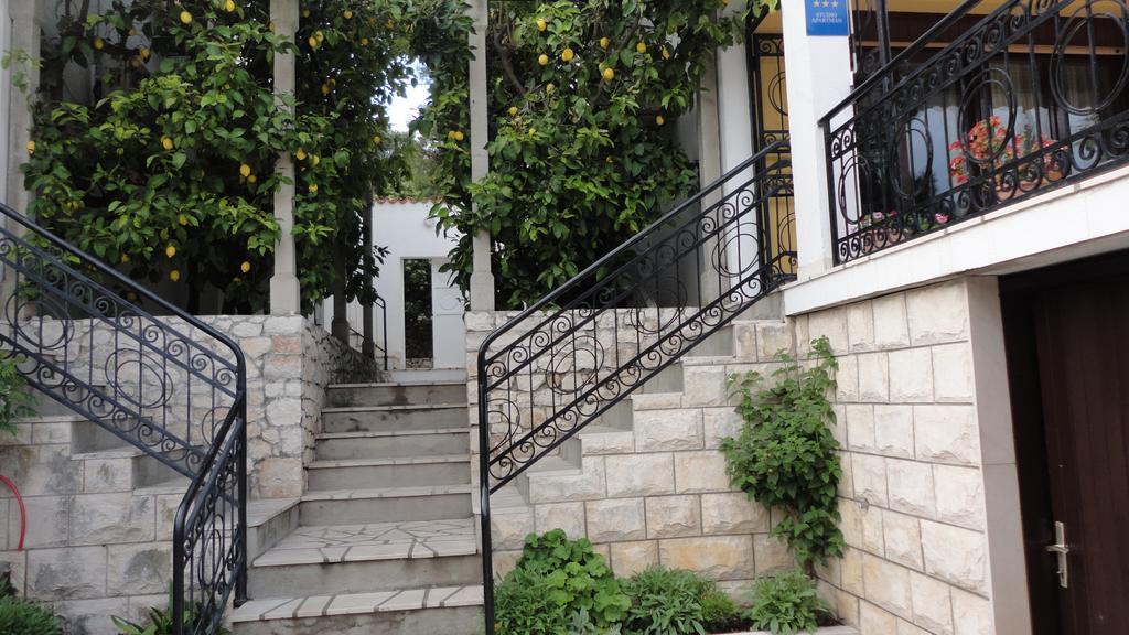 Guesthouse Apartment Bozica Bol Exterior foto