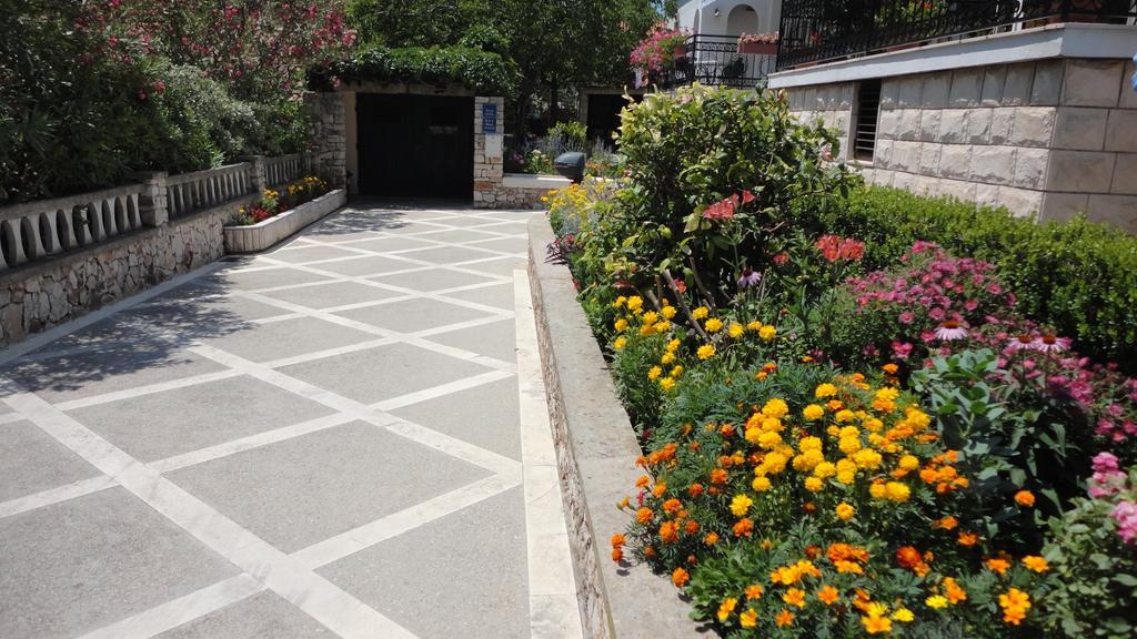 Guesthouse Apartment Bozica Bol Exterior foto